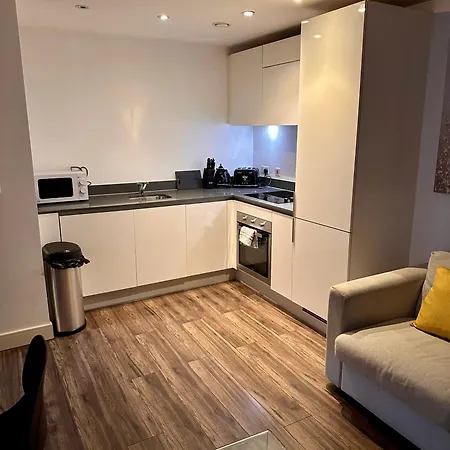 1 Bedroom Apartment, Free Parking, Broad Street, *