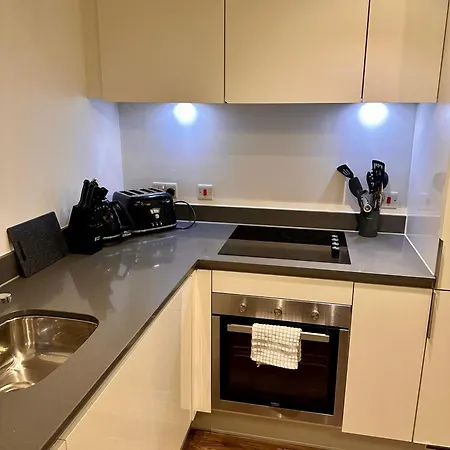 1 Bedroom Apartment, Free Parking, Broad Street, *